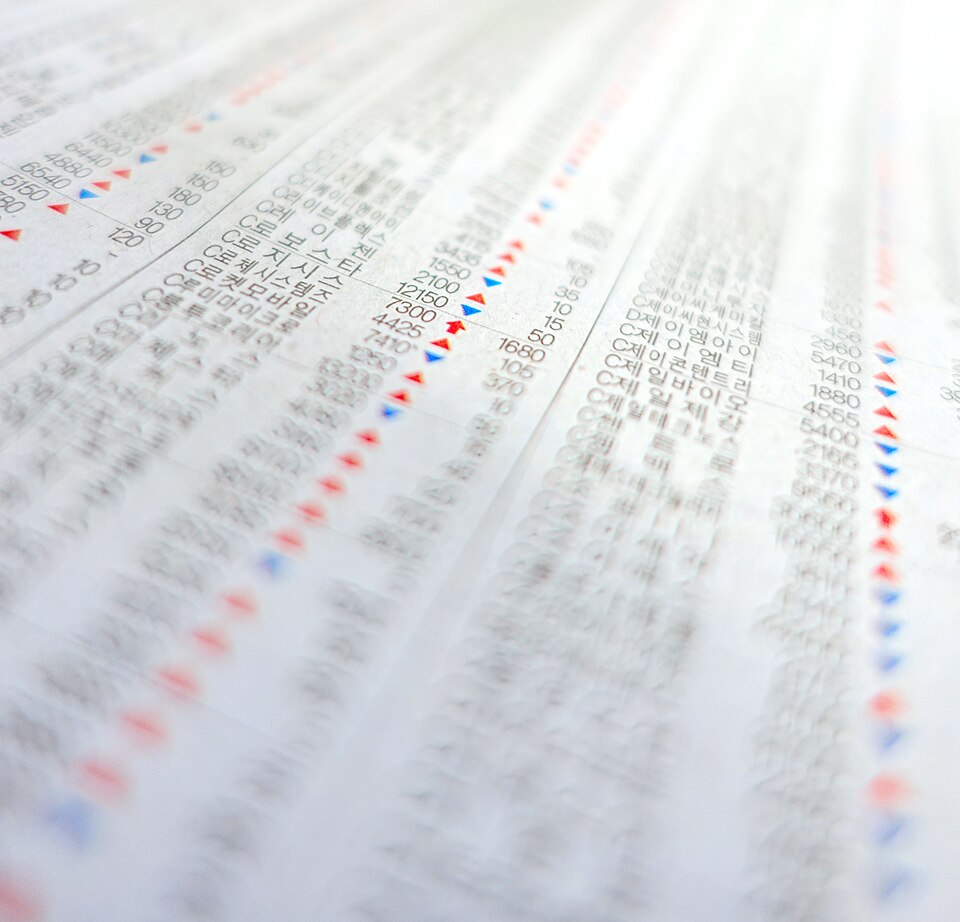 新聞の株価欄